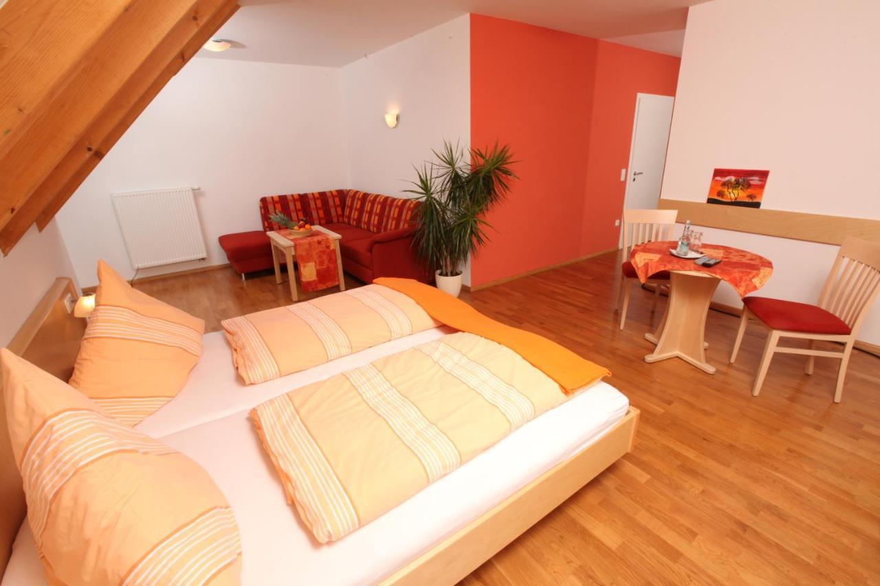Gasthof-Pension Brauner Hirsch In Alfeld - Mittelfranken Kültér fotó